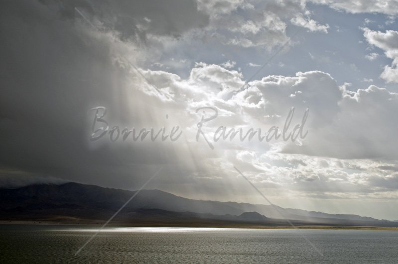 Sun's Rays, Walker Lake - Click Image to Close